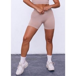 SET ACTIVE Sculptflex Ribbed V Bra & Bike Shorts in Amethyst